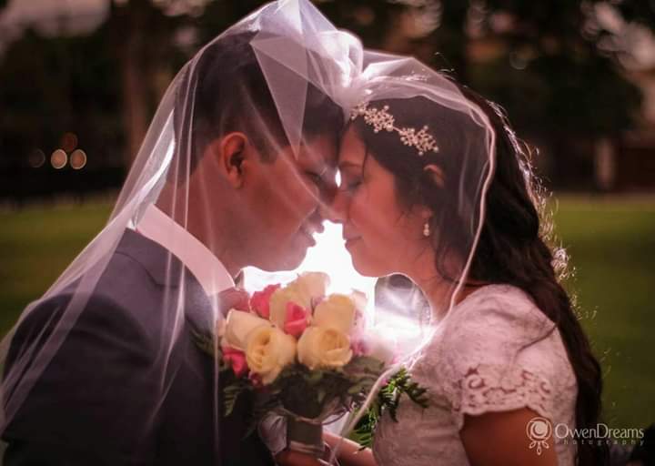 Romantic Veil Moment